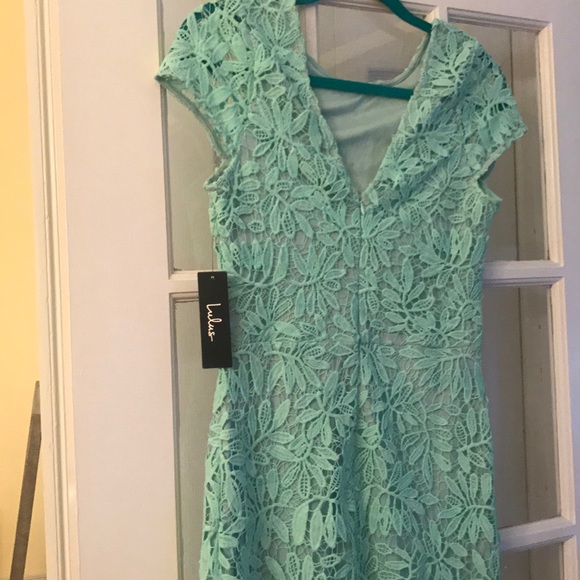 Lace party dress - Picture 2 of 2